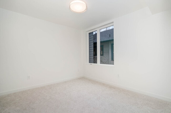 Building Photo - 1424 N 80th St