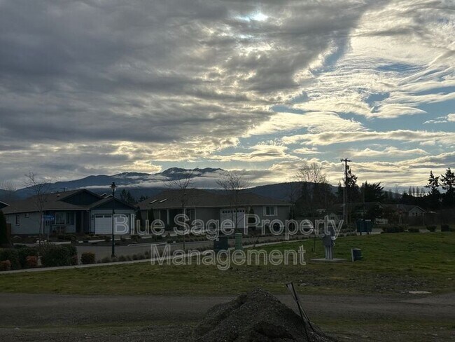 Building Photo - 865 W Hendrickson Rd