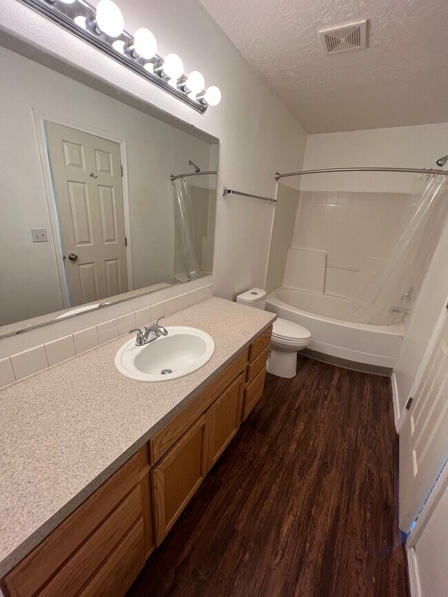 Building Photo - 3 Bed 2 Bath House in Nampa!