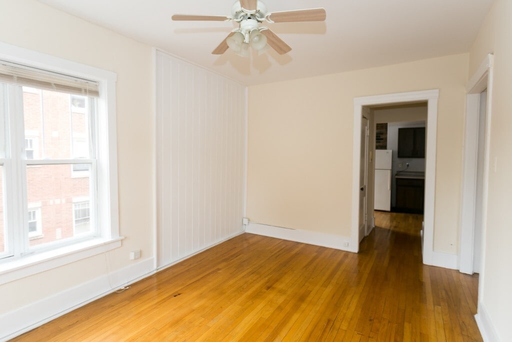 Building Photo - 938 W Cornelia Ave