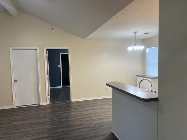 Building Photo - 16320 Sun View Ln