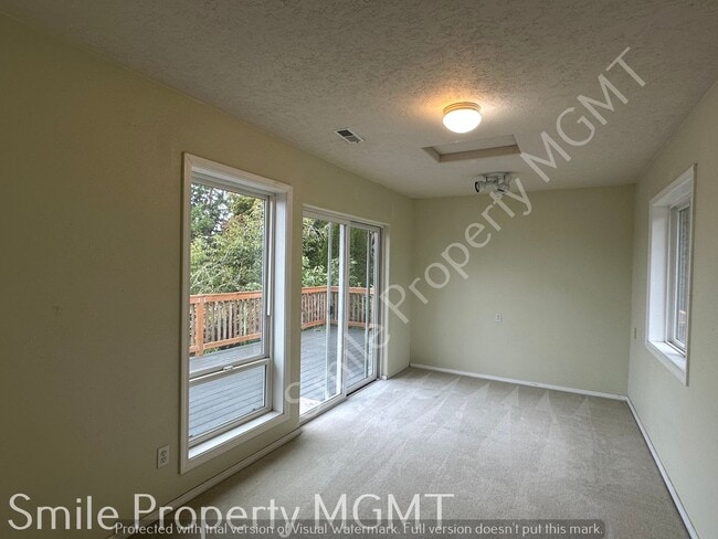 Building Photo - single house