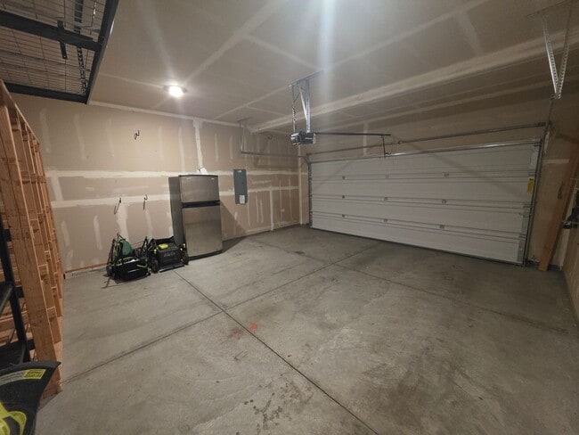 Building Photo - Beautiful Updated Home