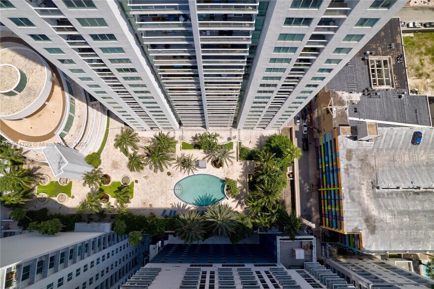 Building Photo - 253 NE 2nd St