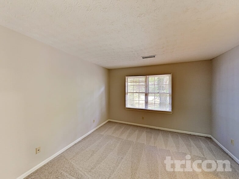 Building Photo - 1720 Ridgefield Dr