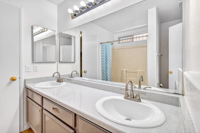 Building Photo - BEAUTIFUL SINGLE-STORY HOME LOCATED IN LAS VEGAS