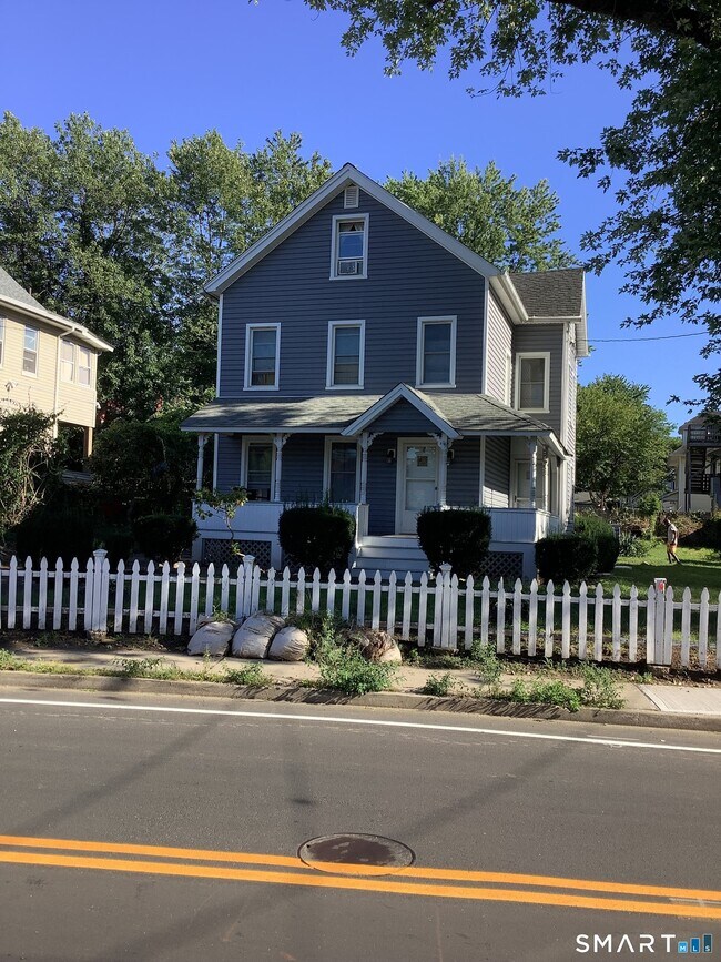 Building Photo - 10 Burritt Ave