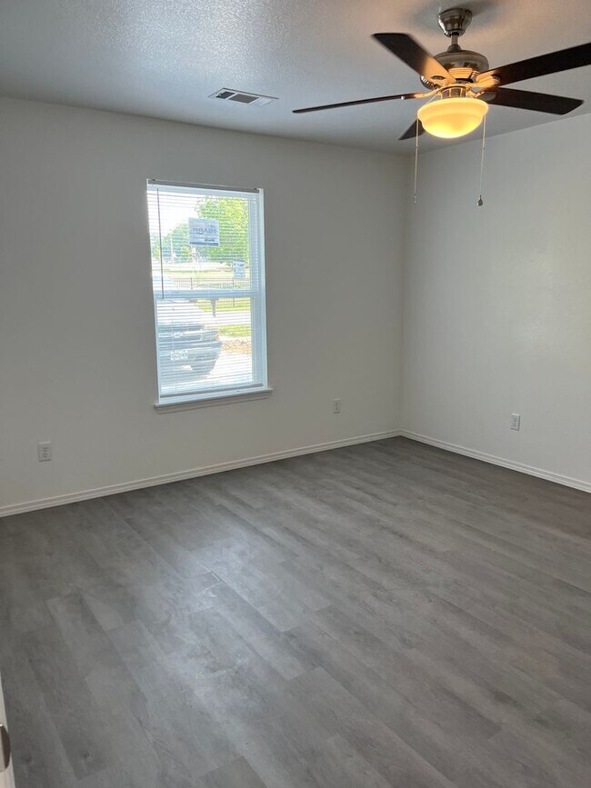 Building Photo - COX-POPLAR ST