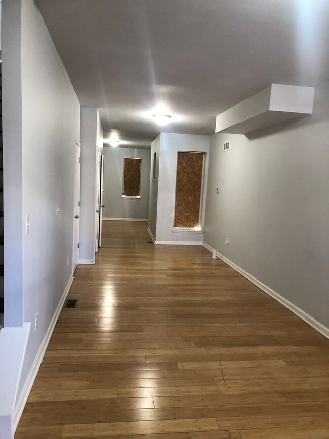 Building Photo - Approved 2 or 3 Bedroom Voucher 1.5 Bathroom