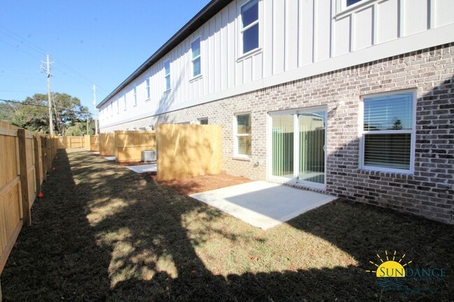 Building Photo - Nice 3 Bedroom Townhome in Fort Walton Beach