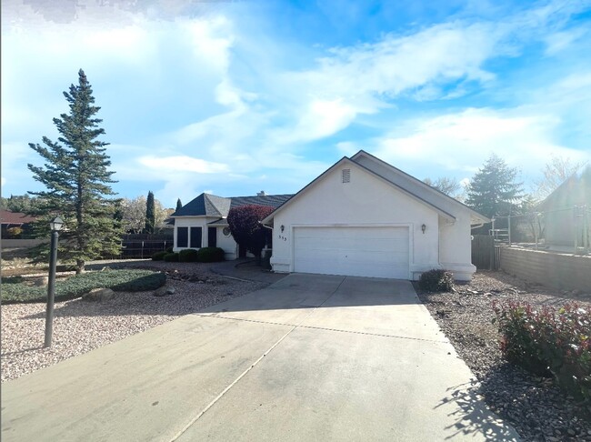Primary Photo - Nice home in Prescott!