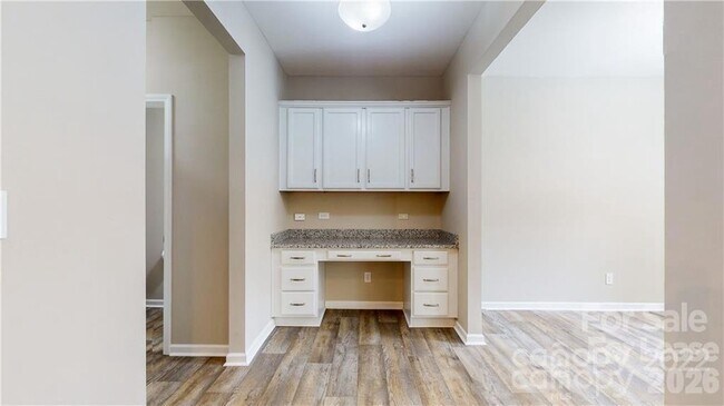 Building Photo - 8550 River Ridge Dr