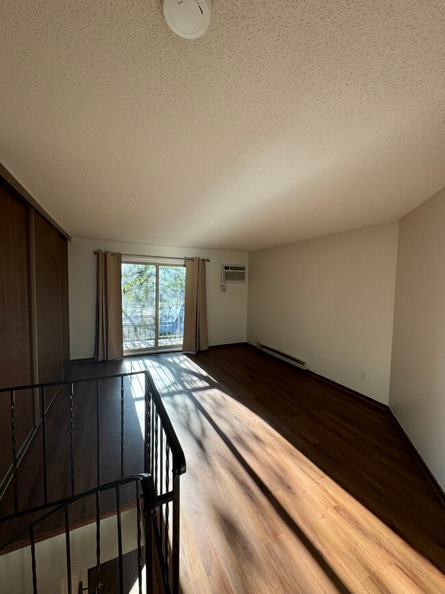 Building Photo - 2260 Ridge Dr