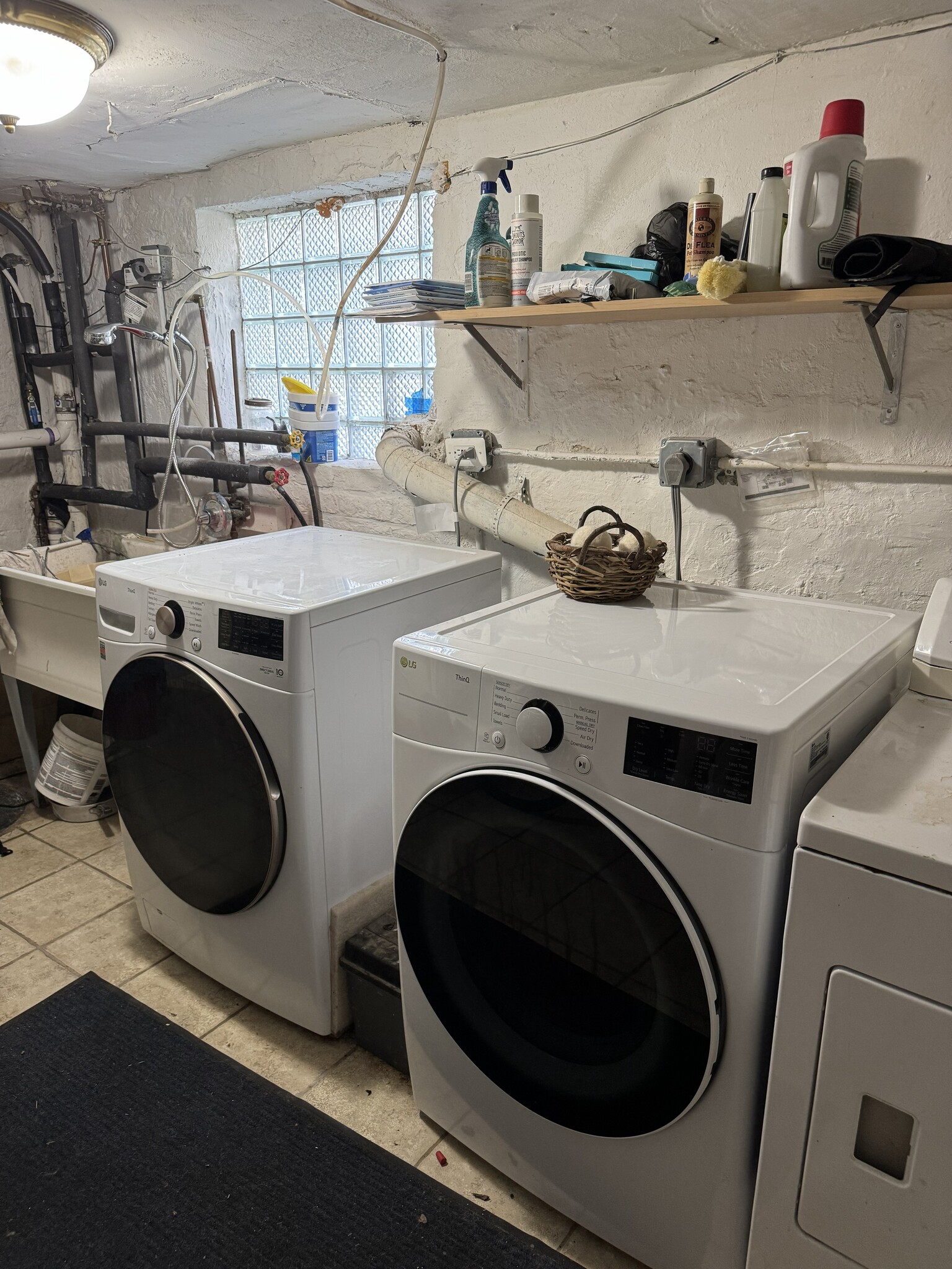 Free Laundry - 1428 Washington St