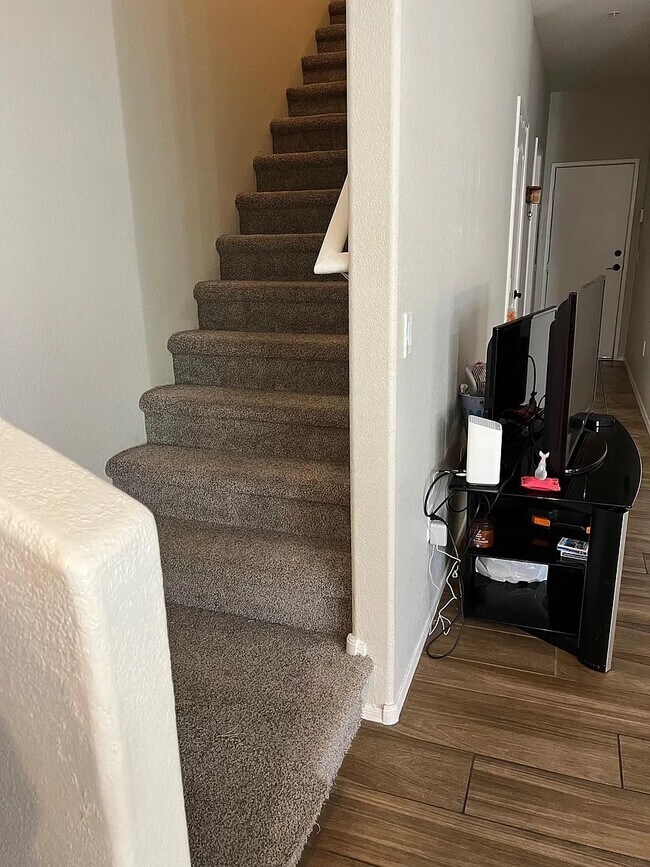 Stairs - 2402 E 5th St