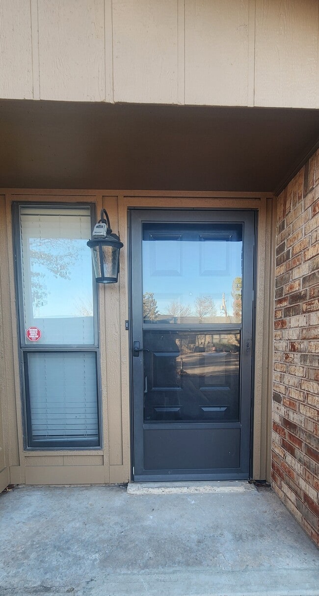 Building Photo - 907 NE Tortoise Dr