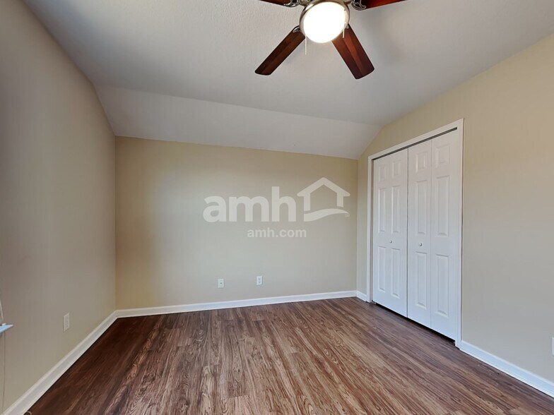 Building Photo - 171 Fox Glen Ct