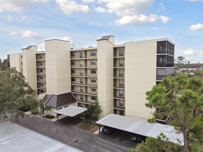 Building Photo - 2900 Cove Cay Dr