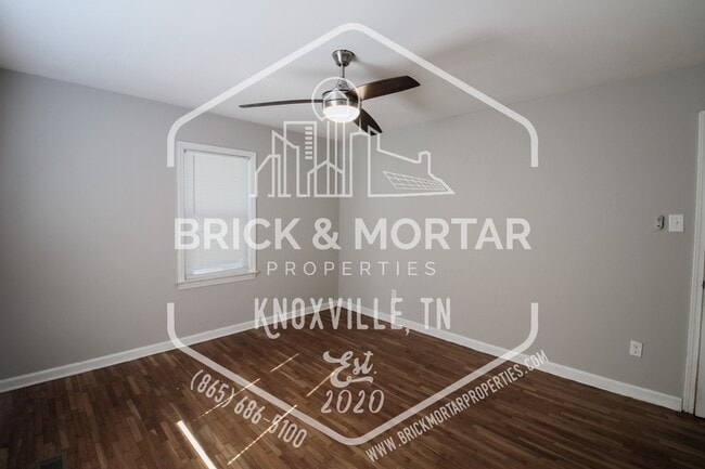 Building Photo - 1407 Charles Dr NE