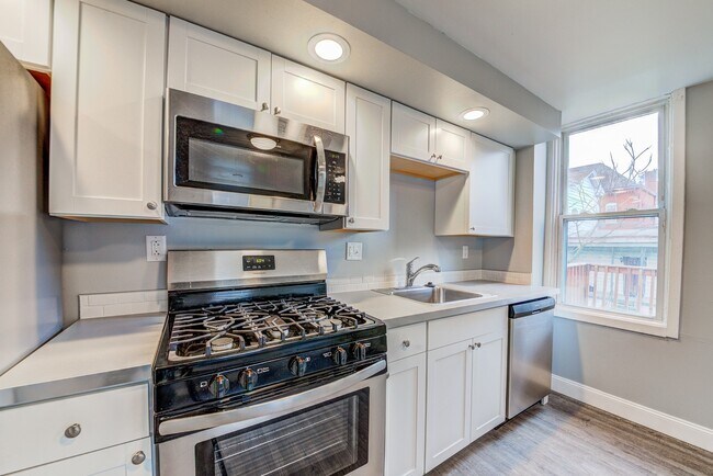 Building Photo - 744 Proctor Wy