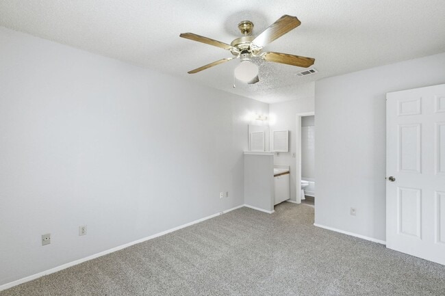 Building Photo - 2129 Andover Dr