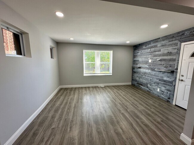 Building Photo - Beautifully rehabbed unit in Tower Grove S...