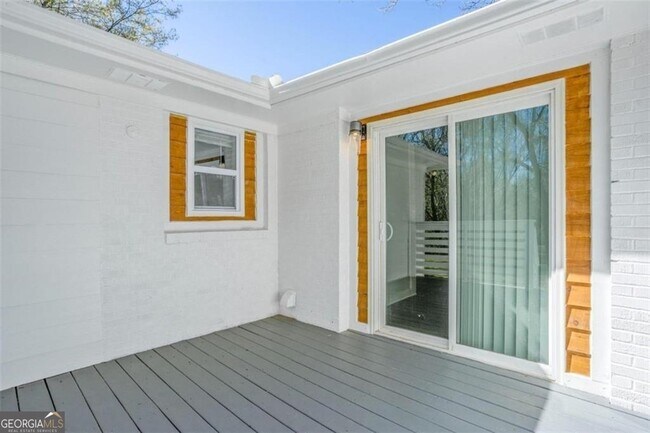 Building Photo - 385 Carey Dr SE