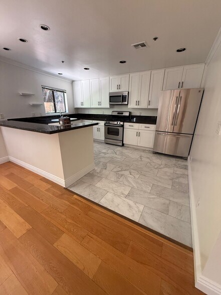 Building Photo - 1238 S Holt Ave