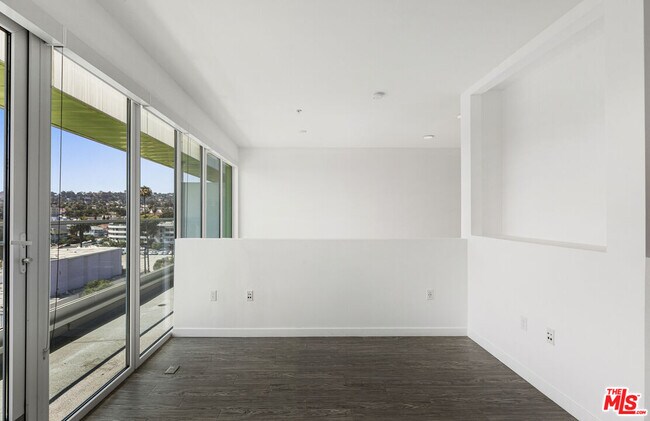 Building Photo - 5750 Hollywood Blvd