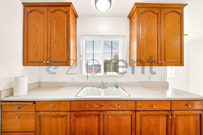 Building Photo - 1200 E Elgenia Ave