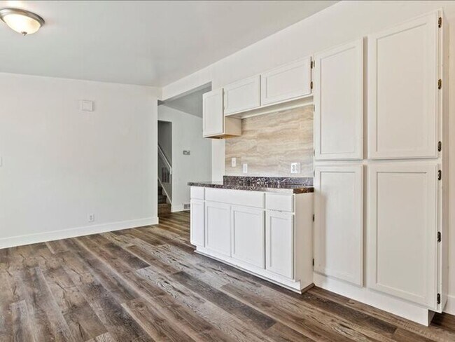Building Photo - Murray beautiful 4 bed 2.5 bath family home