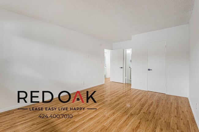 Building Photo - 10535 Lindley Ave