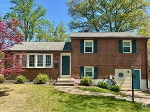 Building Photo - 2023 Rollingwood Rd