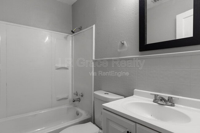 Building Photo - 3905 Hay Ave