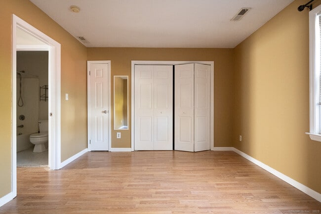 Building Photo - 310 Booth St