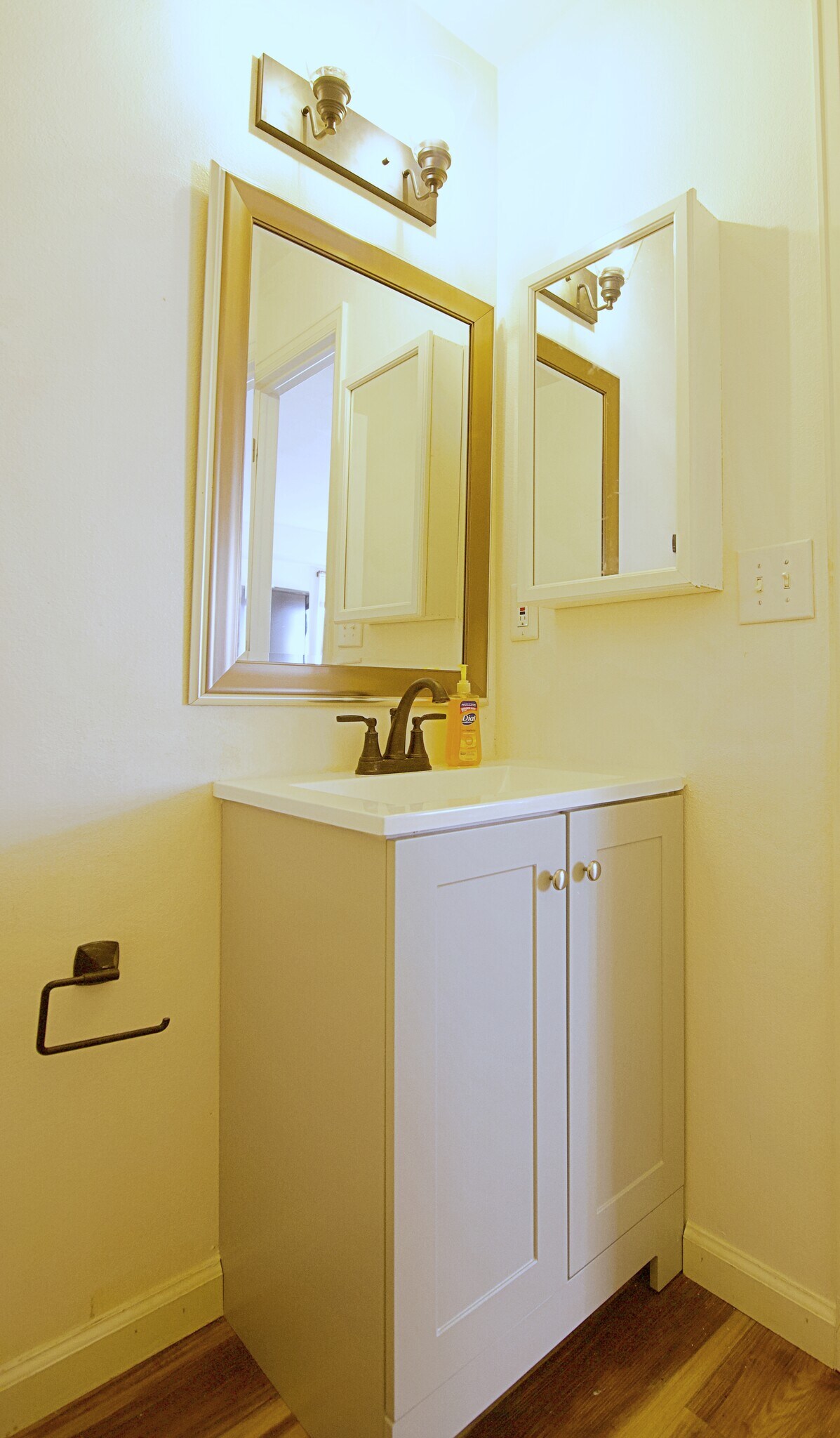 1st floor washroom - 903 Terry St