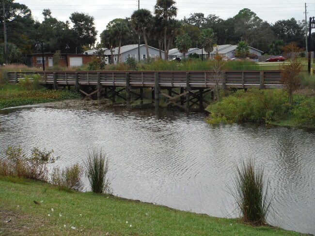 Building Photo - 1565 Violet Ave