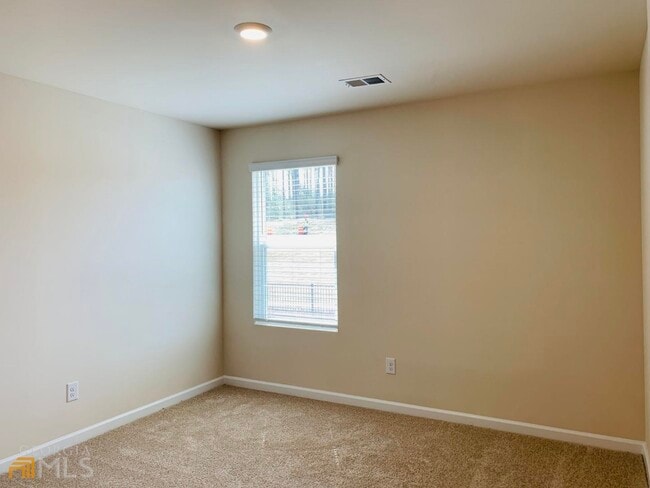 Building Photo - 49 Lauritsen Way