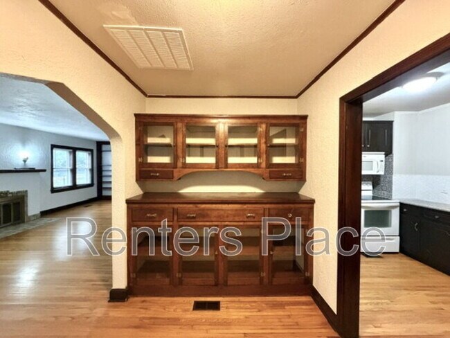 Building Photo - 5524 S Owasso Ave