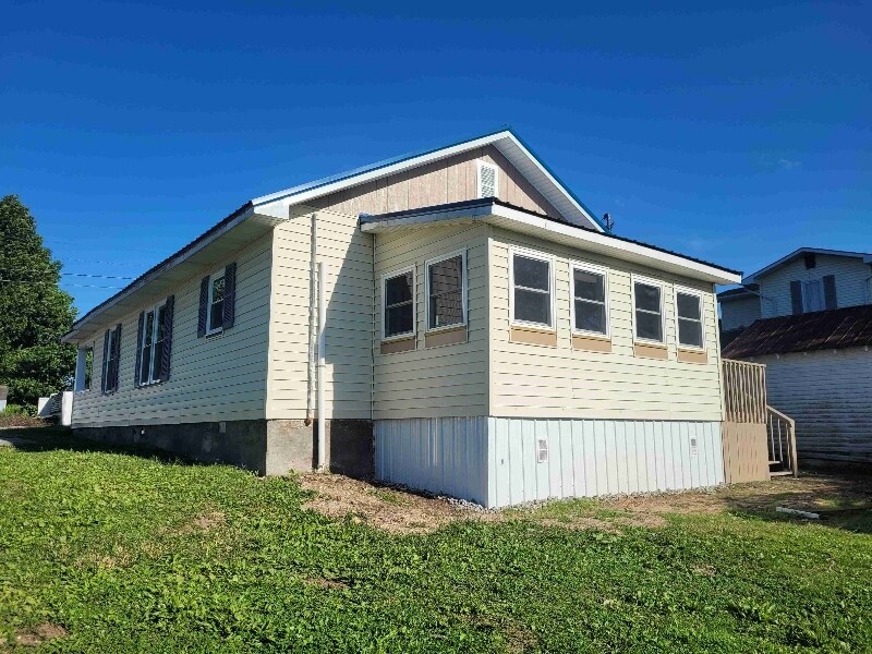 Building Photo - 707 Hall St