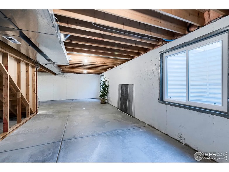 Building Photo - 290 E 40th St