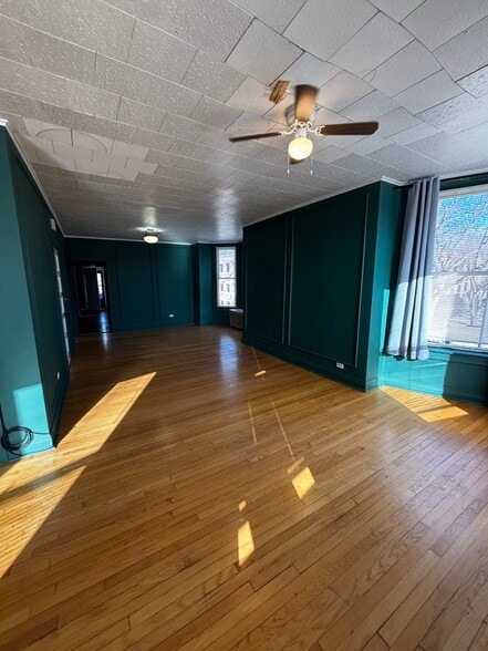 Building Photo - 701 W Hillgrove Ave