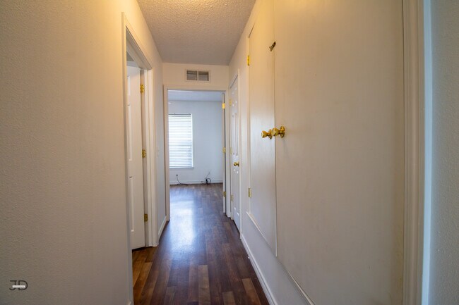 Building Photo - 33 Grant Gill Ln