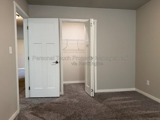 Building Photo - 1067 Barnes Dr W