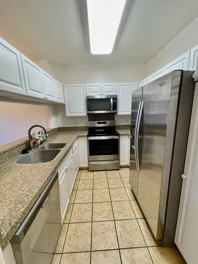 Building Photo - Ocen Pointe Potenial 3 Bedroom Home for Re...