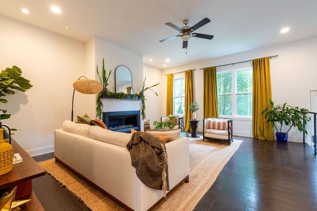 Building Photo - 3 bedroom Beauty in the Heart of Edgewood!