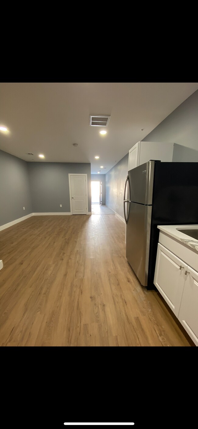 Building Photo - 151 Main St