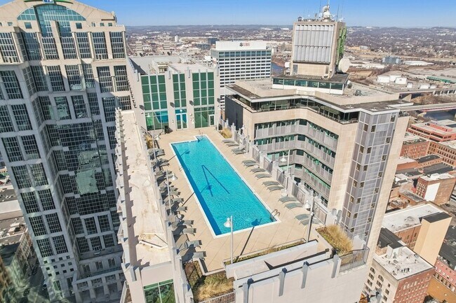 Building Photo - 415 Church St