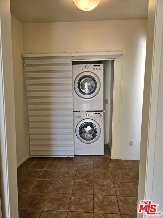 Building Photo - 860 S Lucerne Blvd