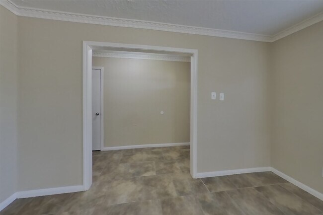 Building Photo - 1838 Turtle Creek Dr